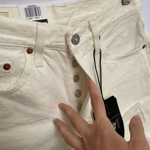 Levi’s shorts - Picture 8 of 9